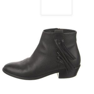 Authentic VALENTINO Garavani C-Rockee short leather ankle boots fringe 7.5 38